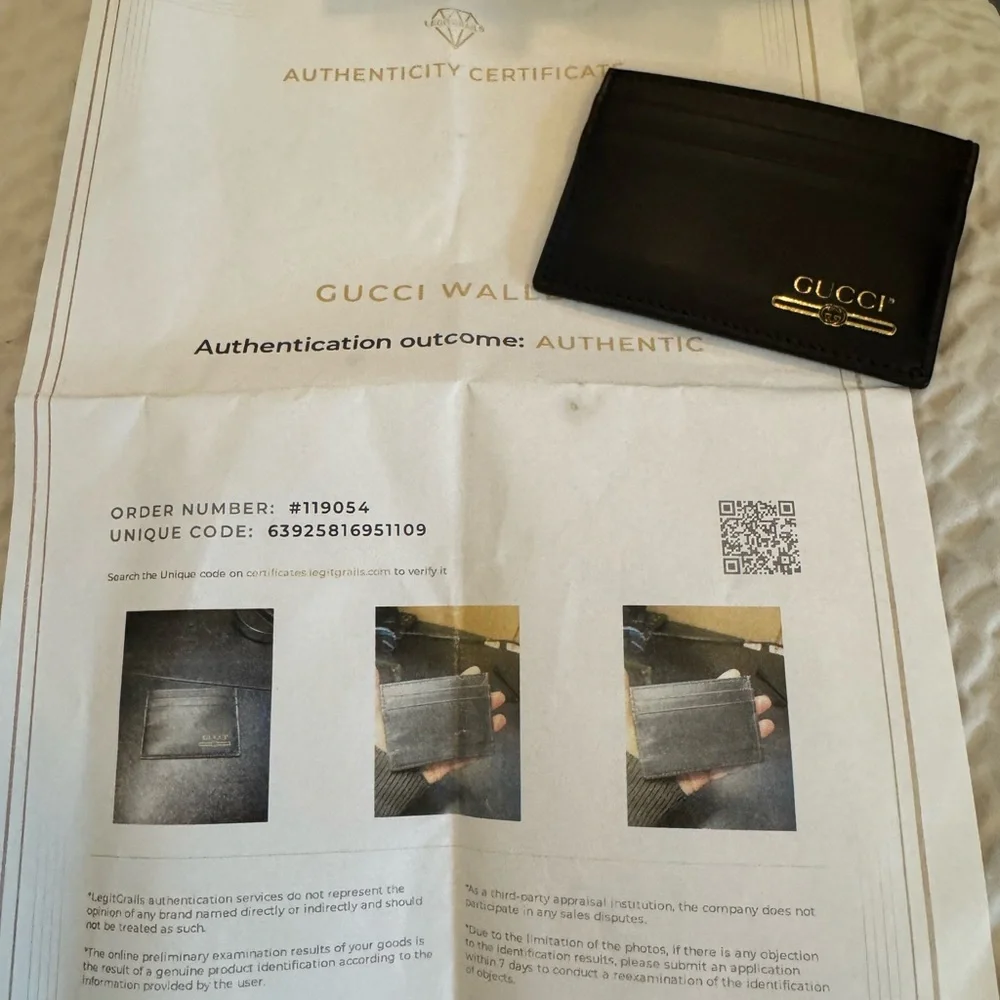 Gucci Black Card Holder comes with COA new